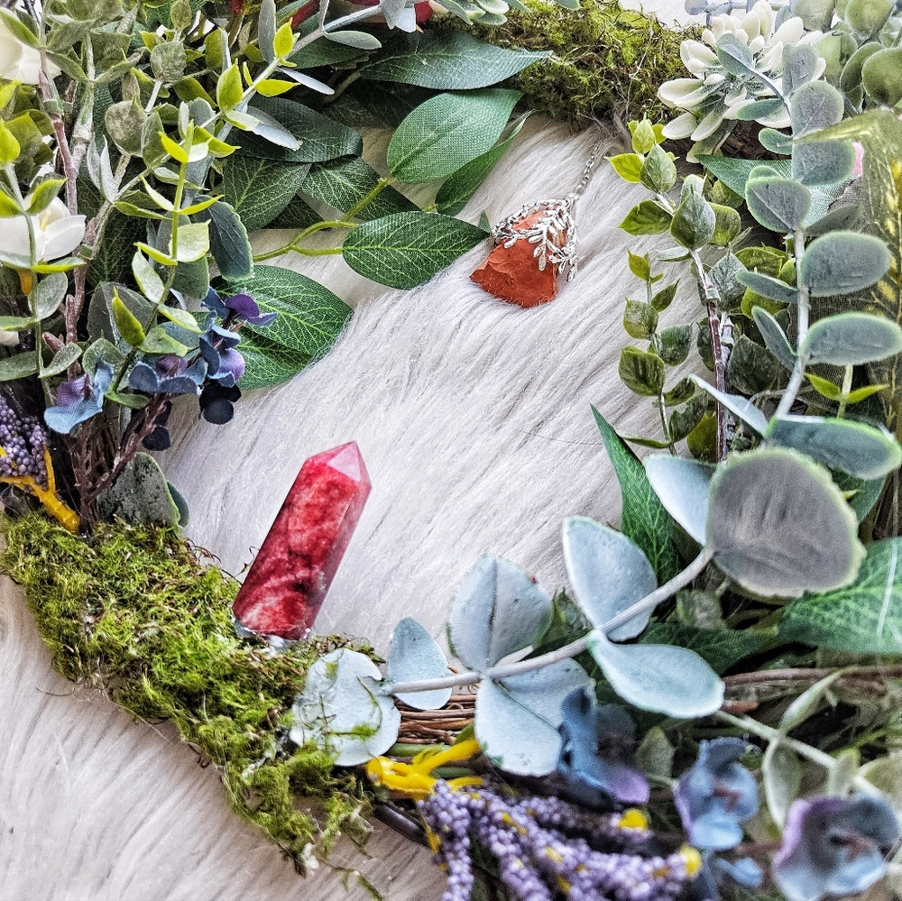 Festive Gemstone Wreath - Picture 3 of 4